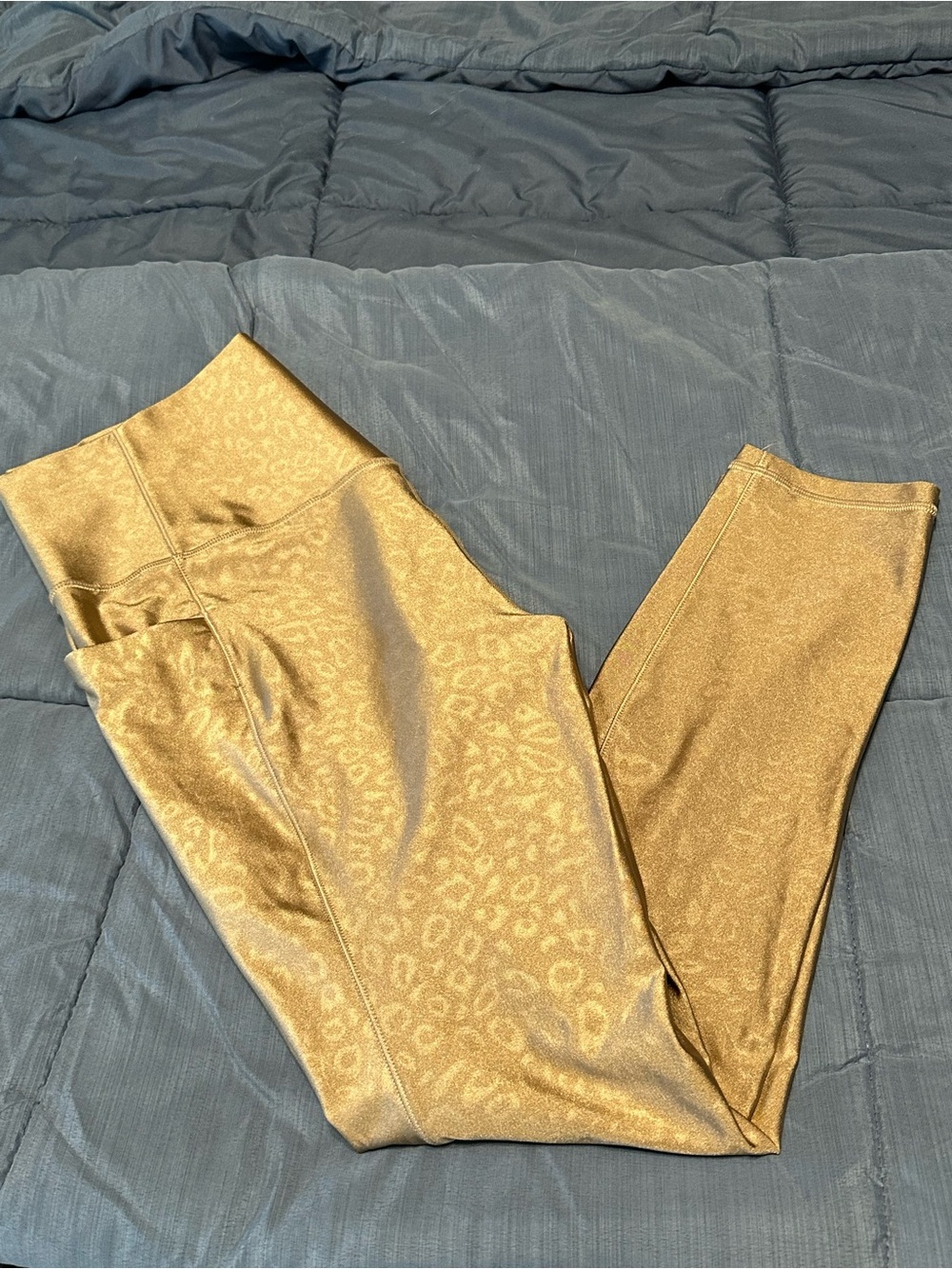 Athleta salutation stash 7/8 pocket legging